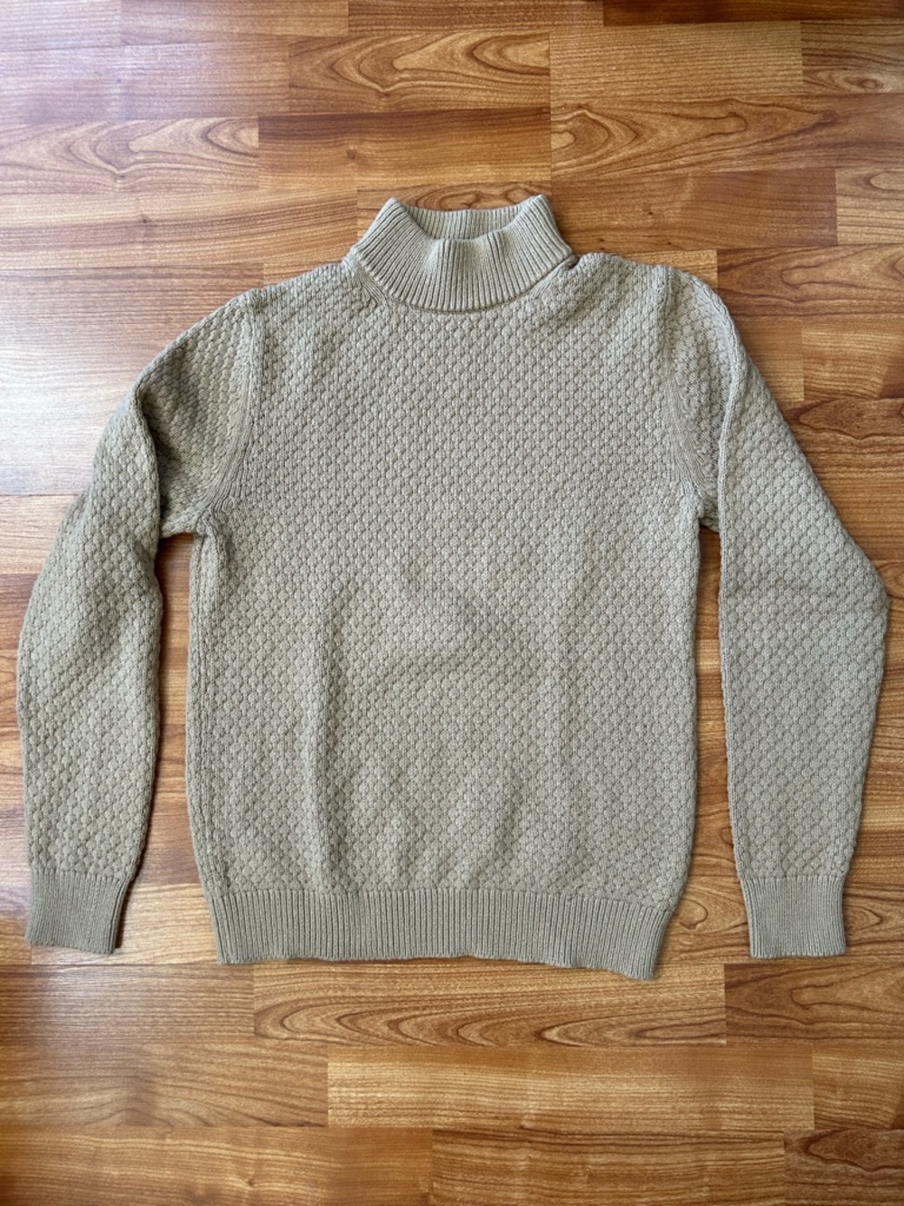 3/$20 Uniqlo beige crew neck sweater